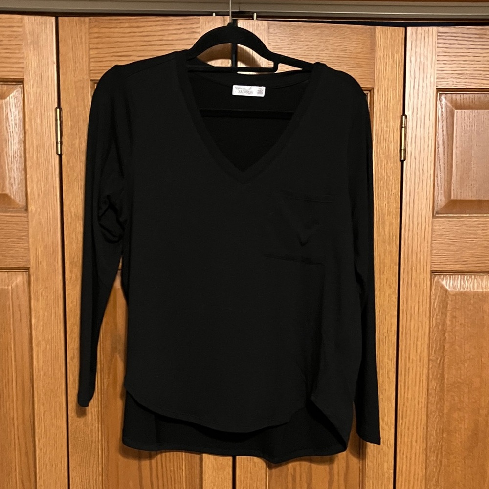 89th and Madison Women's Black V-Neck Top